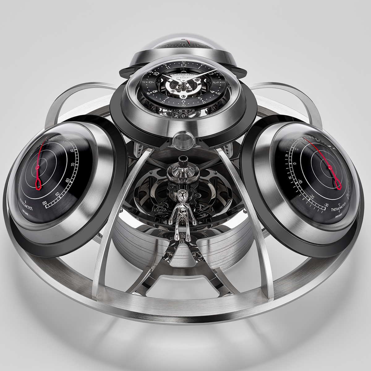 MB&F/L’Epée The Fifth Element. Cette station météo horlogère intergalactique propose un pendule, un baromètre, un hygromètre et un thermomètre. Au centre du « vaisseau-mère », l’alien Ross semble piloter tout le dispositif.