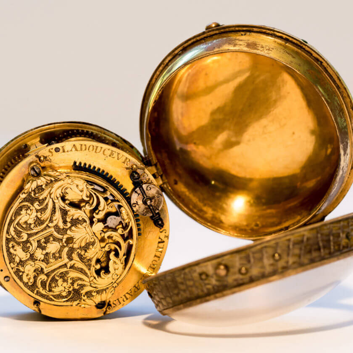 Montre oignon signée Ladouceur, Faubourg Saint-Antoine, Paris, vers 1690. Musée de Cluses ©Charles Savouret