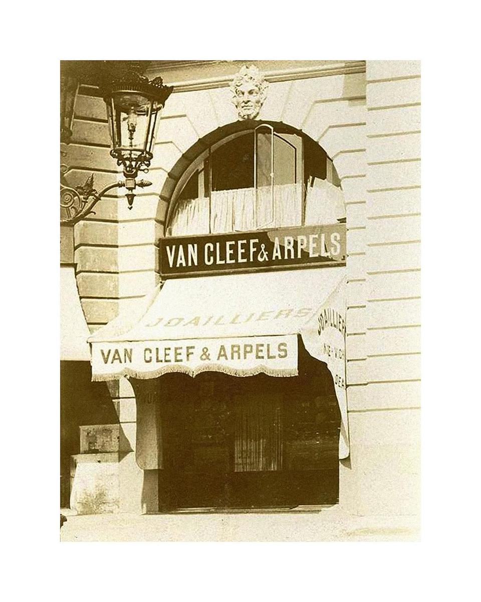 The Quirky Backstory Of The Van Cleef & Arpels Cadenas_2