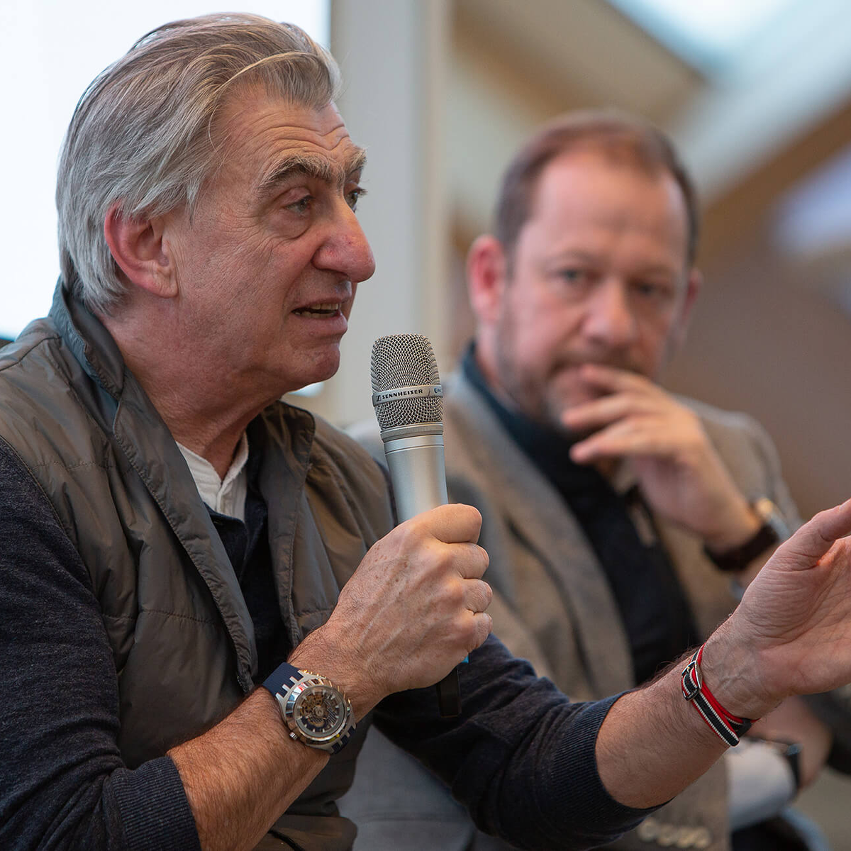 Nick Hayek, patron de Swatch Group, a souligné que le Nivachron représentait la première solution économique aux problèmes de magnétisme sur le spiral.