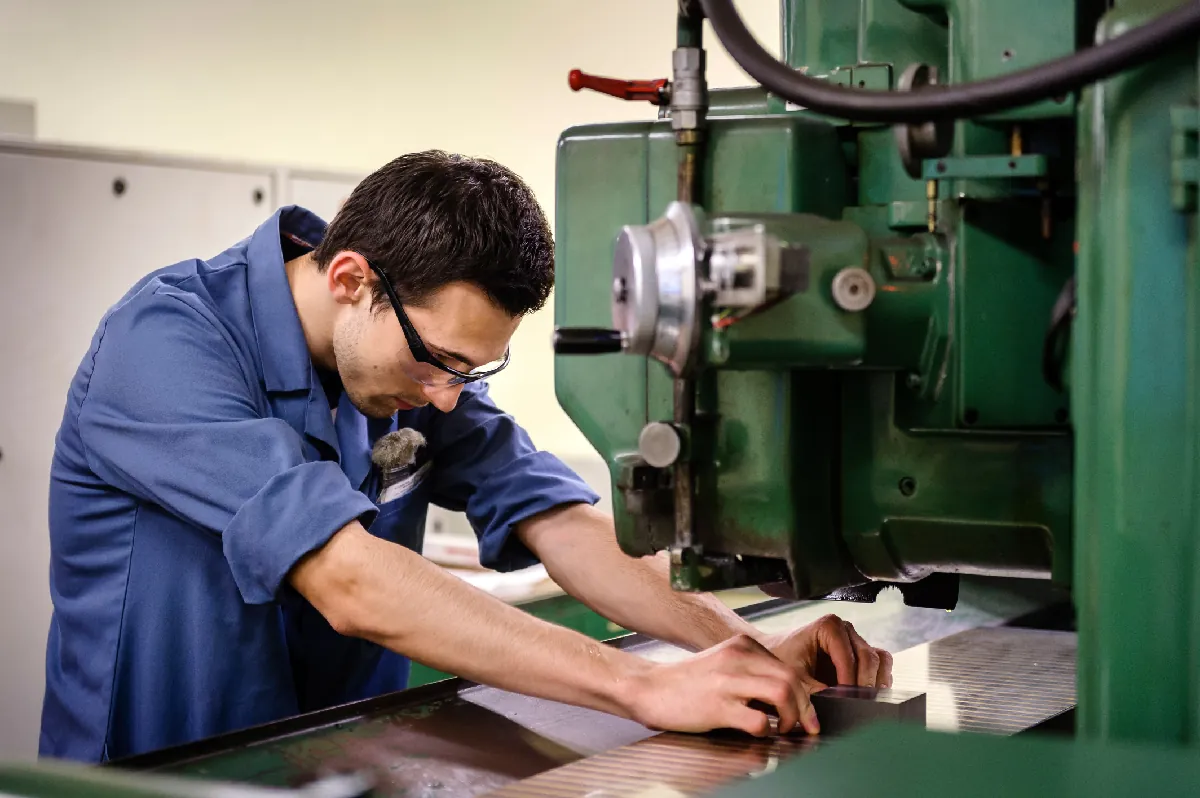 Production mechanic © patriceschreyer.com - Centre de Formation professionnelle Berne Francophone - CEFF