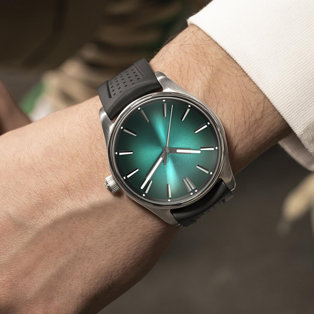Pioneer Centre Seconds Mega Cool © H. Moser & Cie