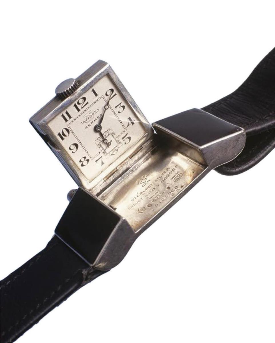 The Quircky Backstory Of The Purse Watches_6