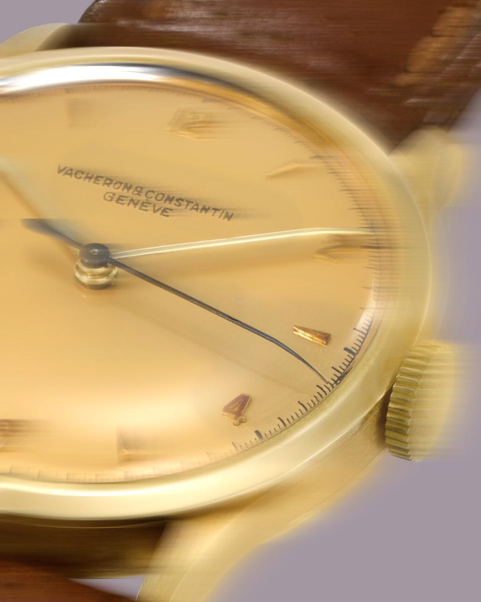 A Focus On The Curvature Of Vintage Hands_1