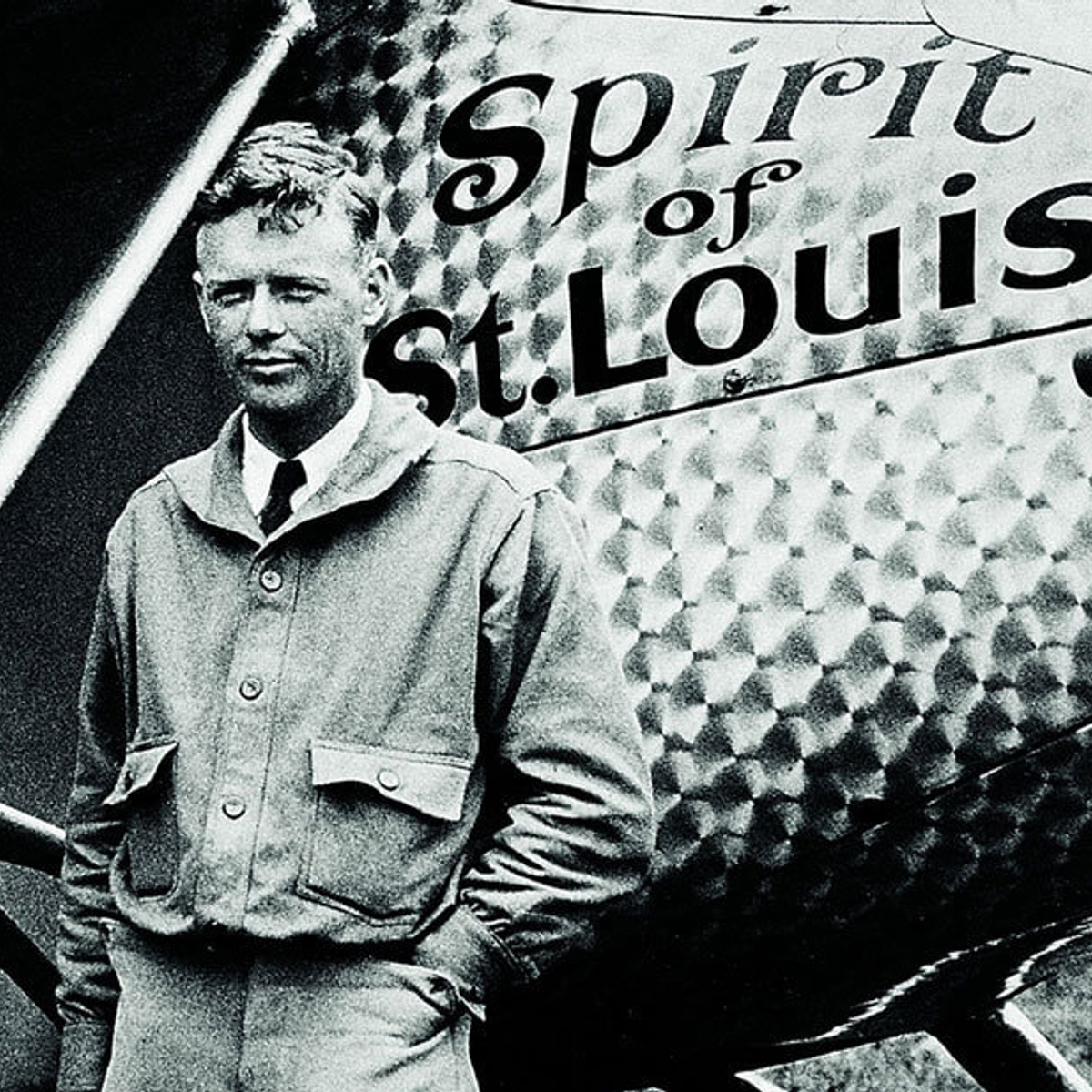 Charles A. Lindbergh a marqué l'histoire en étant le premier pilote à traverser l'Atlantique sans escale (1927). Il utilisera ses connaissances aéronautiques pour mettre au point la première montre capable de calculer l'angle horaire