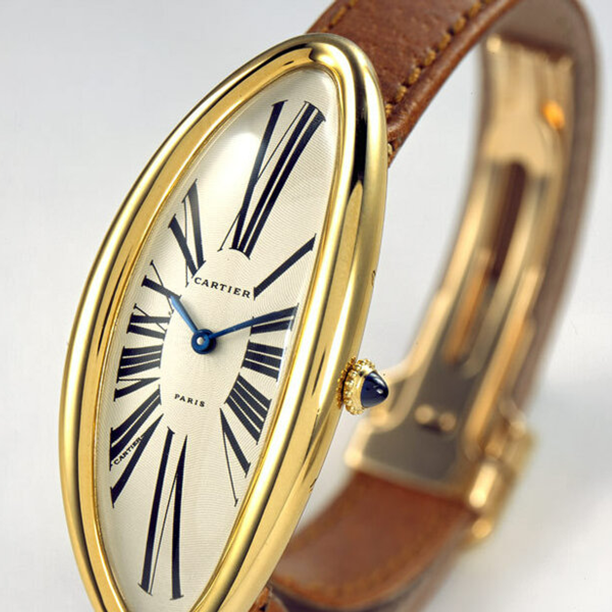 Montre baignoire allongée en or jaune