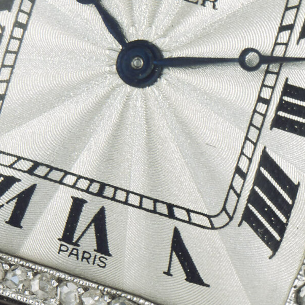 Blanched silver flinqué dial