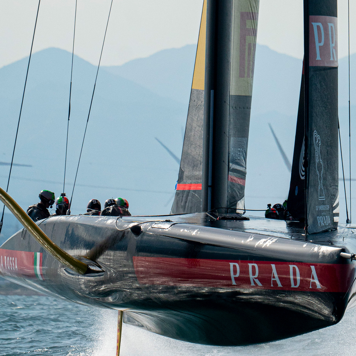 Team Luna Rossa Prada Pirelli