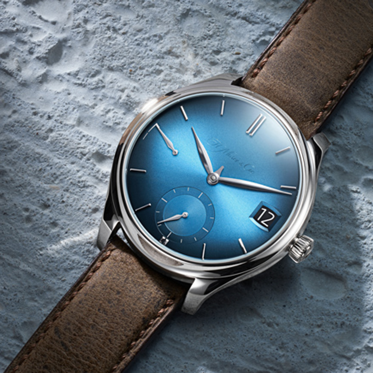 Endeavour Perpetual Calendar Funky Blue ©H. Moser & Cie 