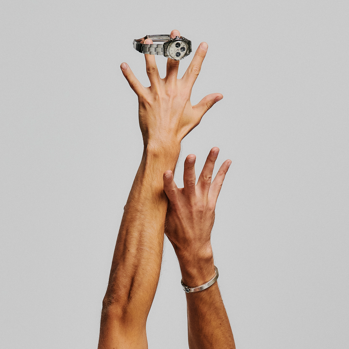 Contact us_watches and culture_hands