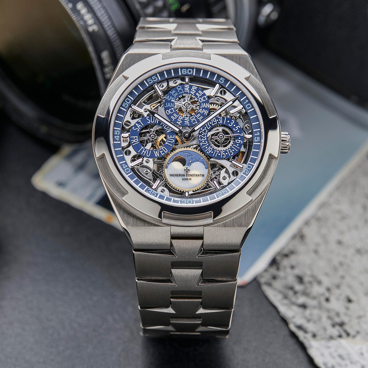 Overseas Quantième Perpétuel ultra-plate squelette © Vacheron Constantin