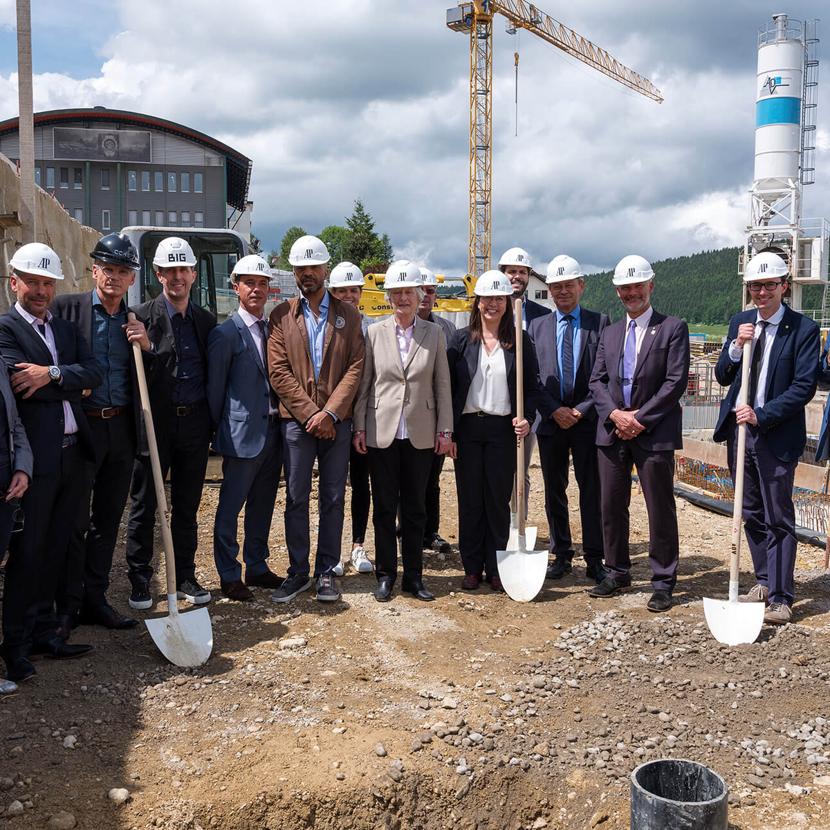 Pose de la première pierre de l'Hôtel des Horlogers