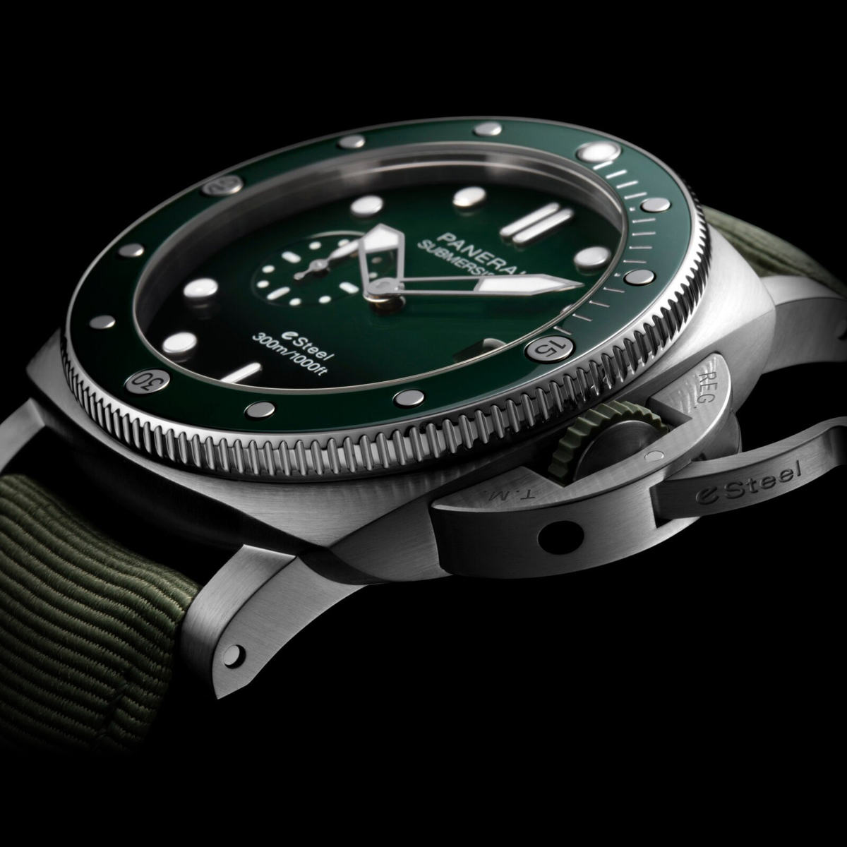 Submersible QuarantaQuattro eSteel™ Verde Smeraldo