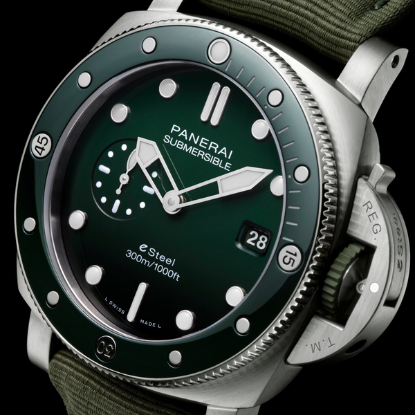 Submersible QuarantaQuattro eSteel™ Verde Smeraldo